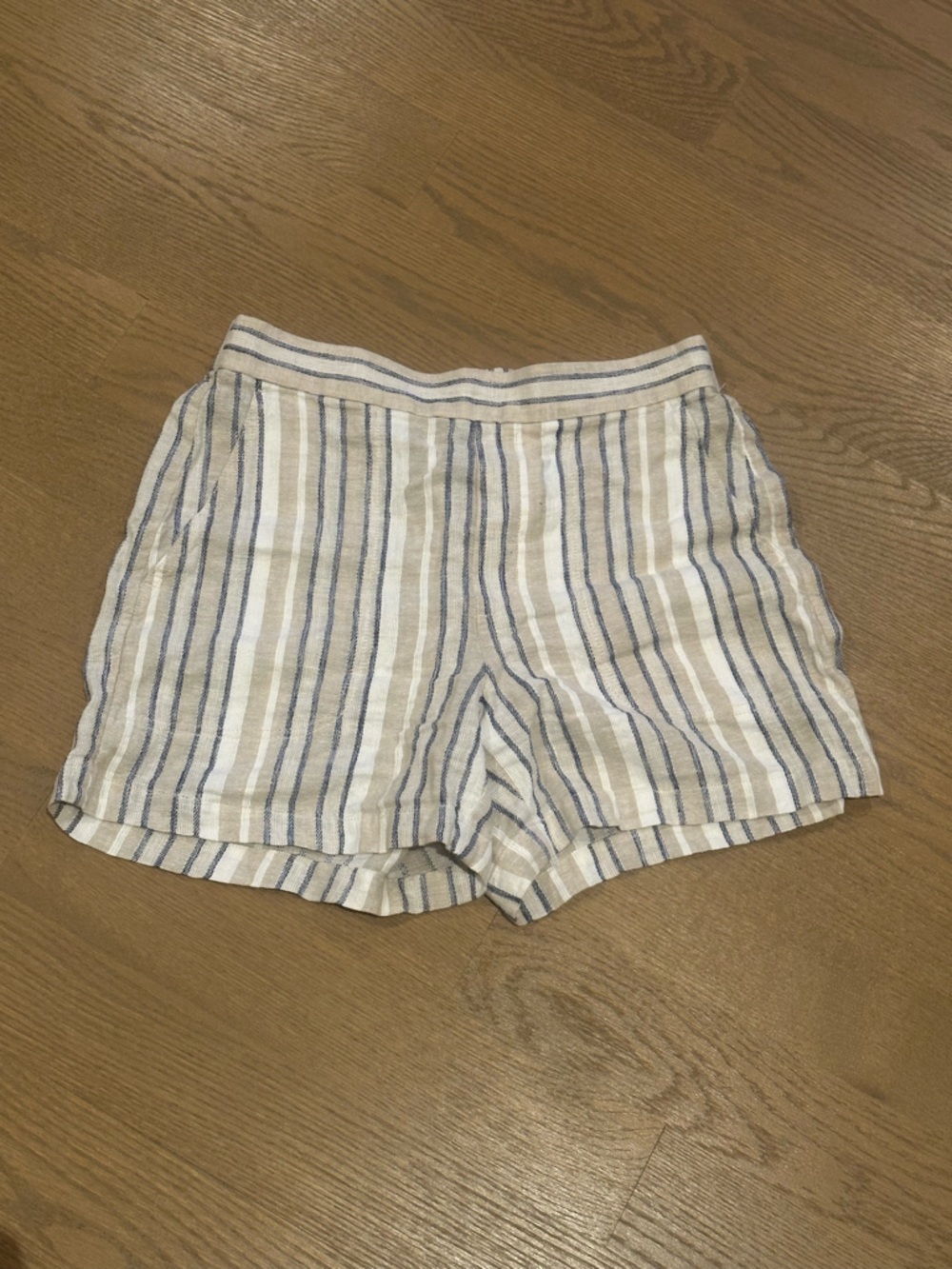 Banana Republic Factory Shorts - Picture 3 of 4